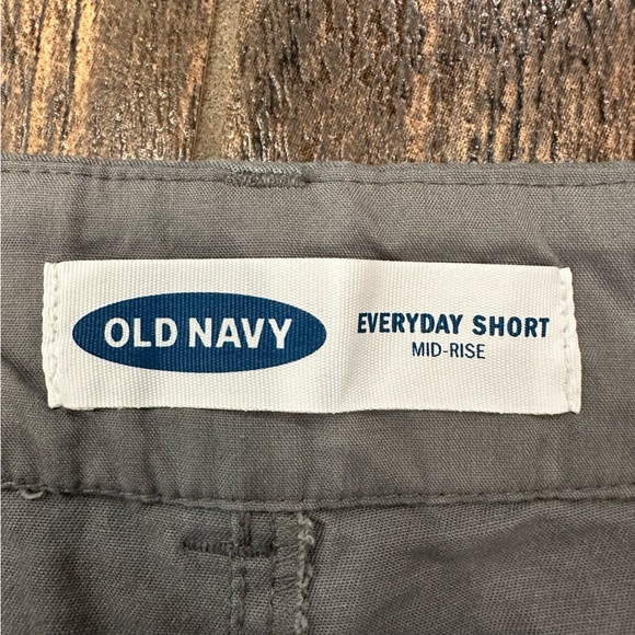 EUC Mid-Rise Everyday Shorts in Blank Slate 3.5” Inseam Size 14 - Picture 3 of 6